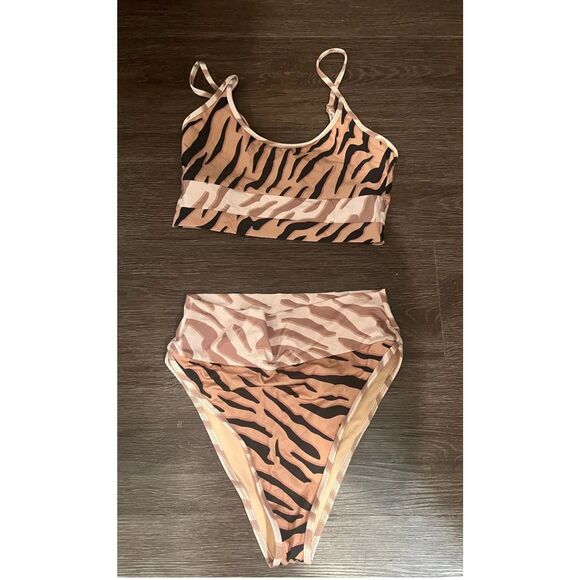 BEACH RIOT- TIGER STRIPED BIKINI SET- SIZE MEDIUM NWOT - Picture 7 of 7